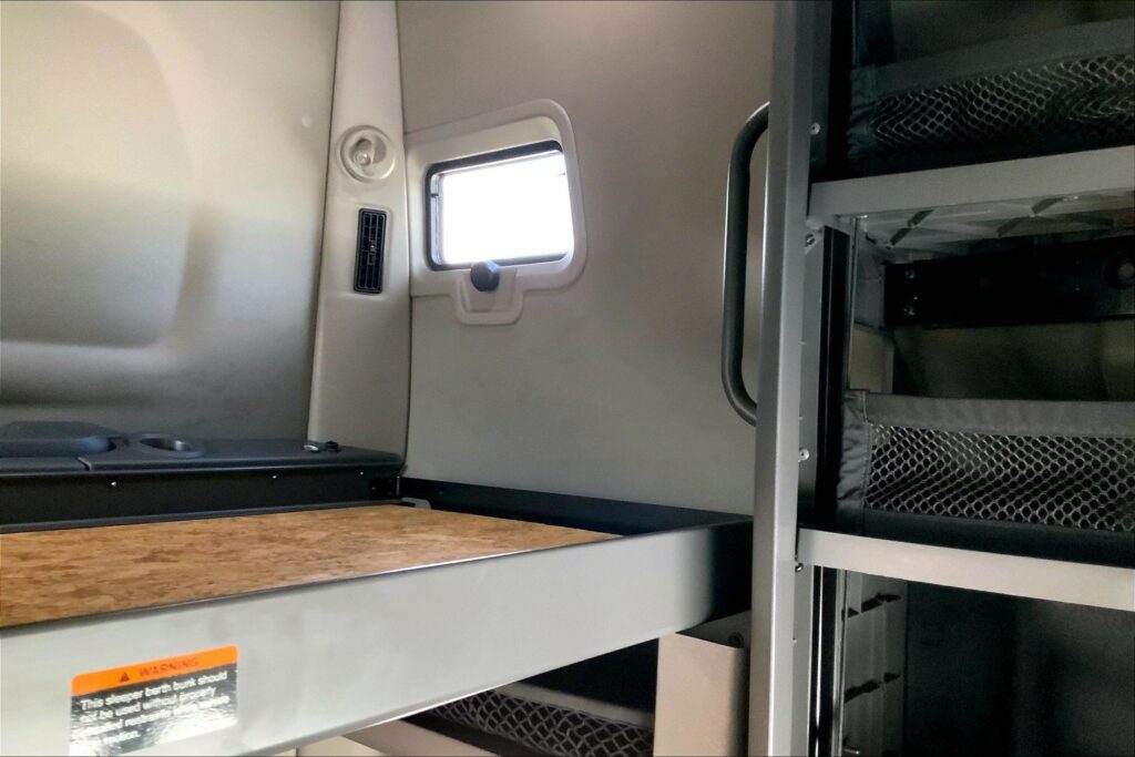 2022 CUM LT625 6×4 Sleeper