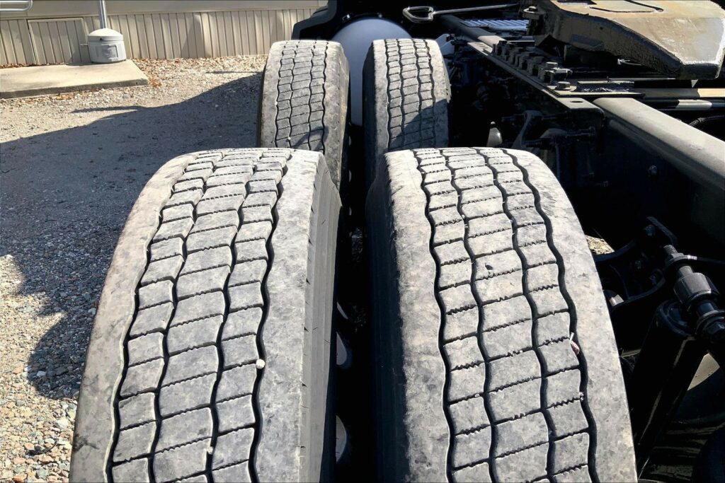2022 CUM LT625 6×4 Sleeper