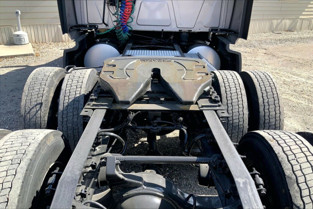 2022 CUM LT625 6×4 Sleeper