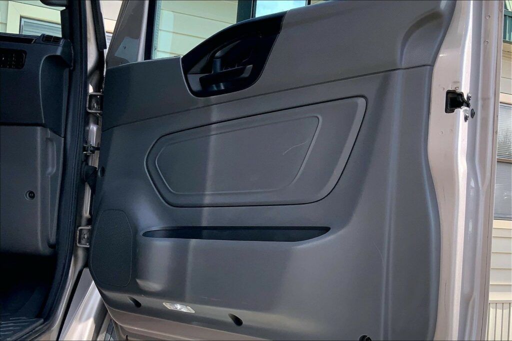 2022 CUM LT625 6×4 Sleeper
