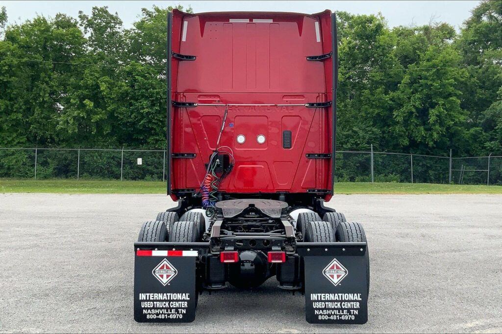 2023 CUM LT625 6X4 Sleeper