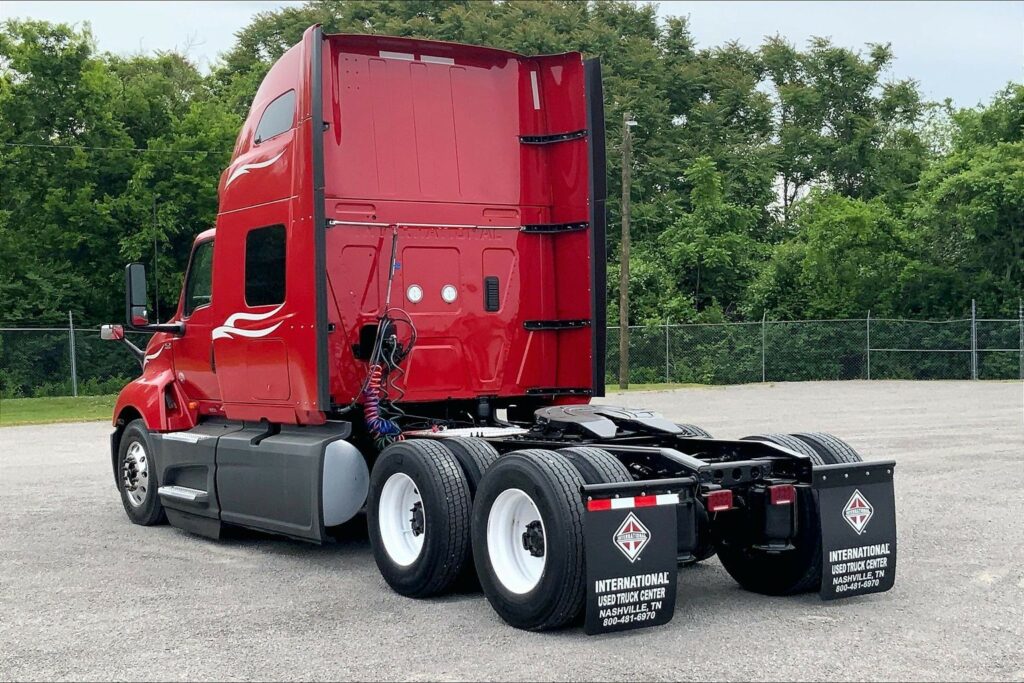 2023 CUM LT625 6X4 Sleeper