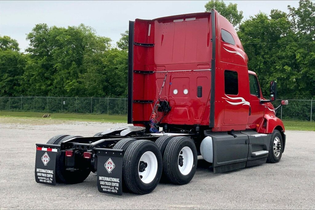 2023 CUM LT625 6X4 Sleeper