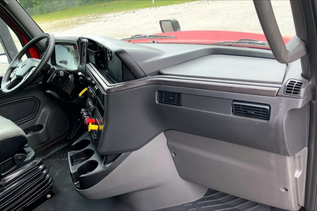 2023 CUM LT625 6X4 Sleeper