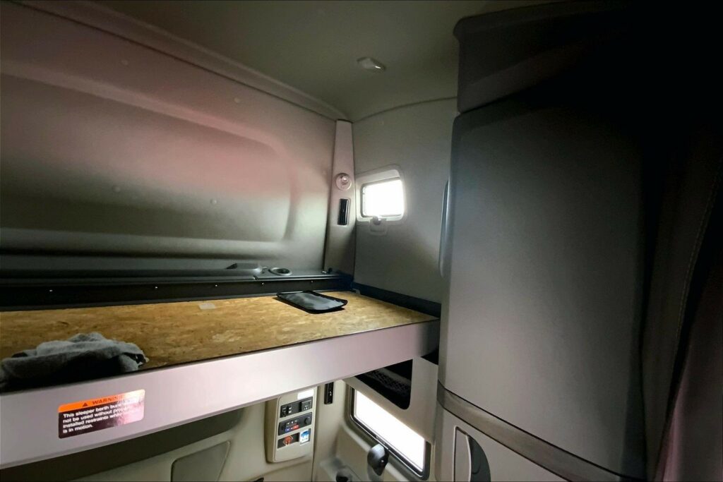 2023 CUM LT625 6X4 Sleeper