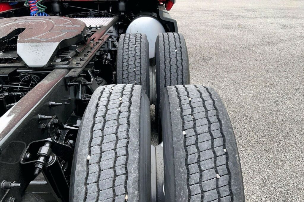 2023 CUM LT625 6X4 Sleeper
