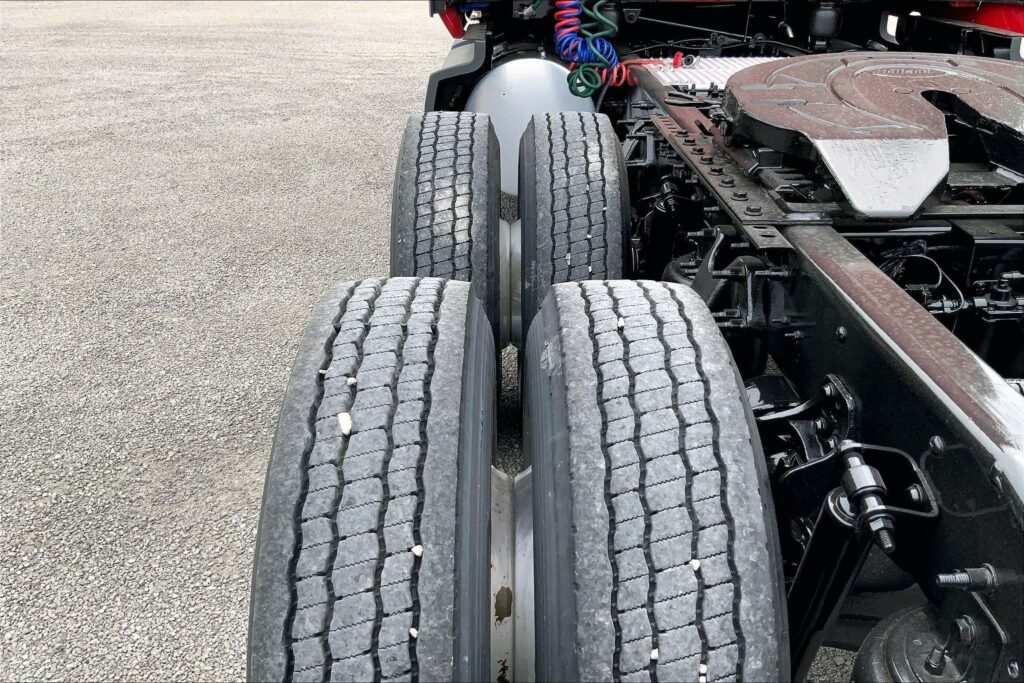 2023 CUM LT625 6X4 Sleeper