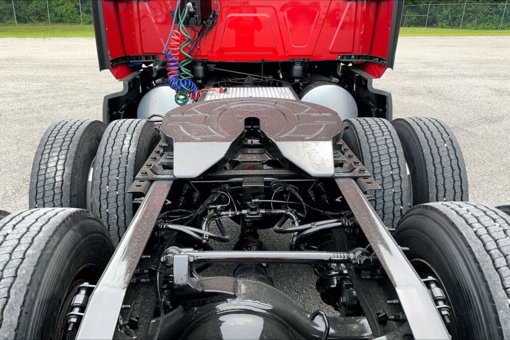 2023 CUM LT625 6X4 Sleeper