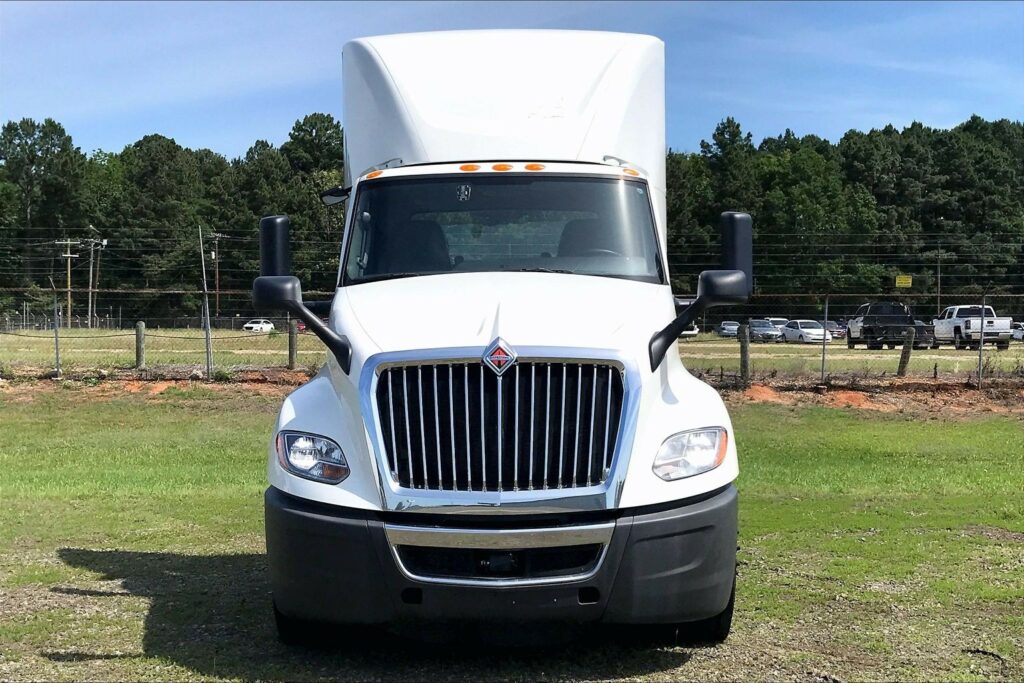 2023 CUM LT625 6X4 Day Cab