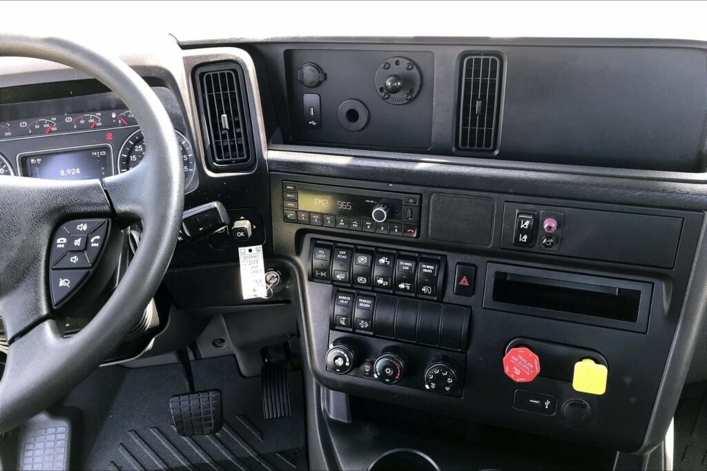2023 CUM LT625 6X4 Day Cab