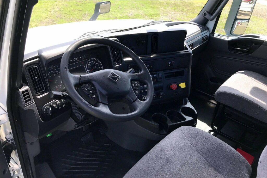 2023 CUM LT625 6X4 Day Cab