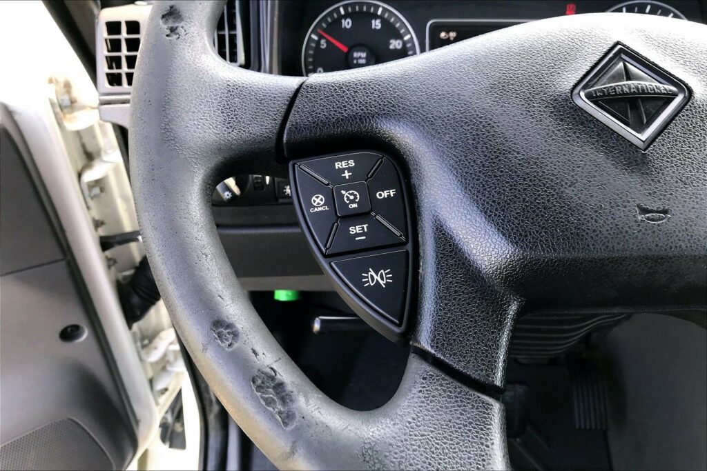 2023 CUM LT625 6X4 Day Cab