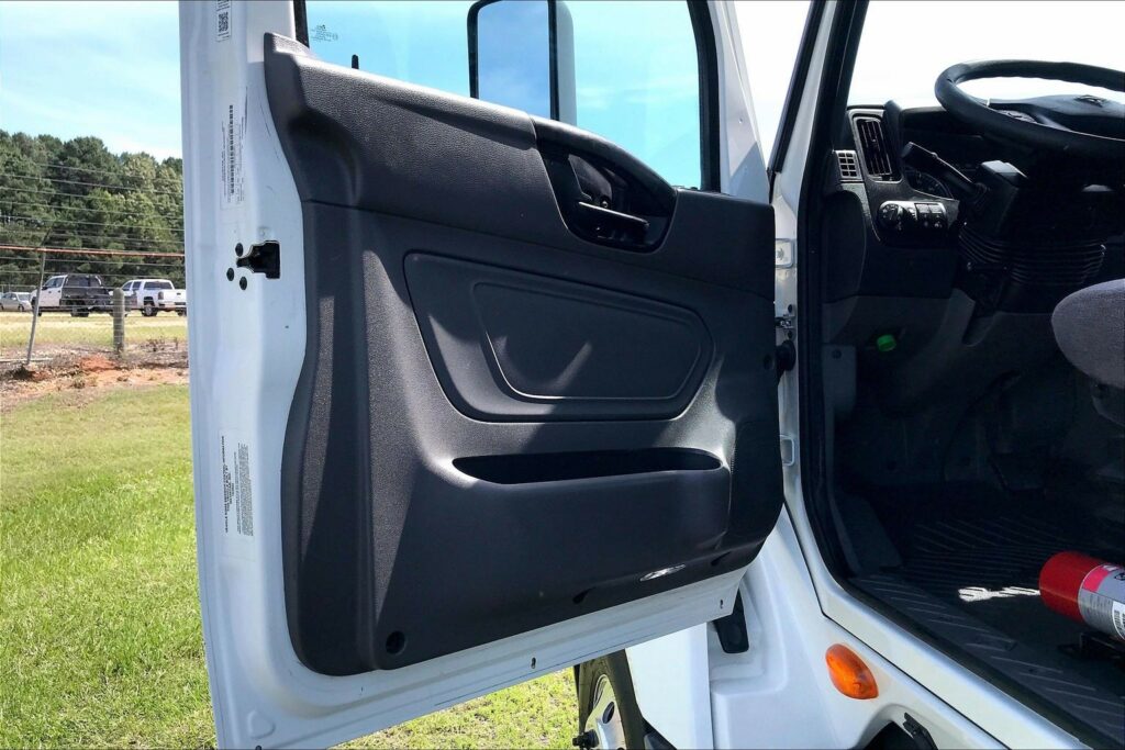 2023 CUM LT625 6X4 Day Cab