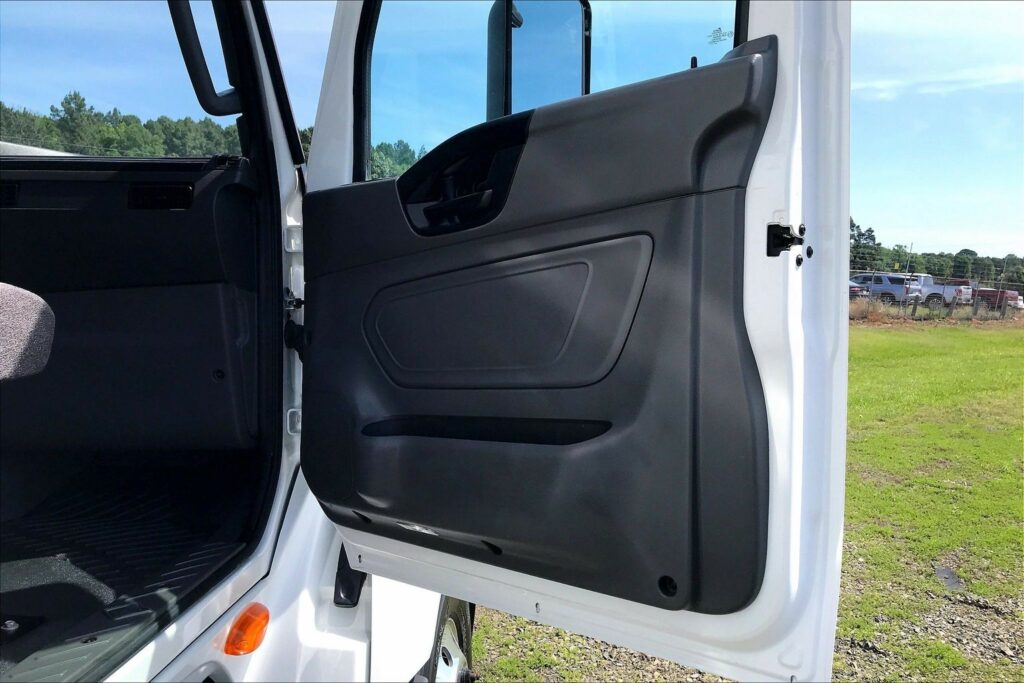 2023 CUM LT625 6X4 Day Cab