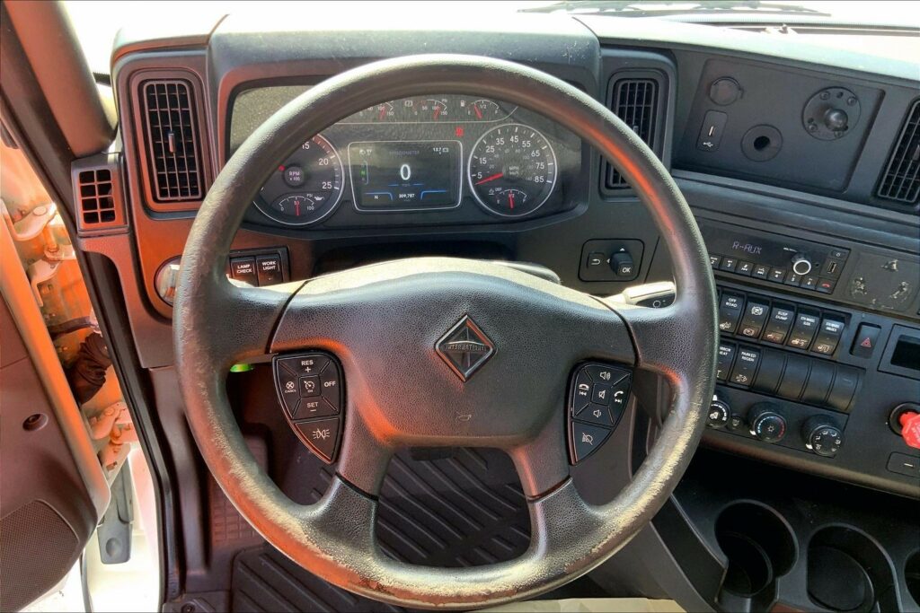 2021 INT LT625 6×4 Day Cab