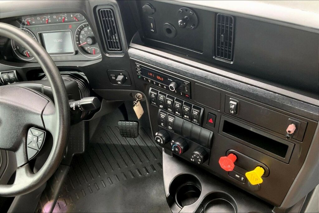 2021 INT LT625 6×4 Day Cab