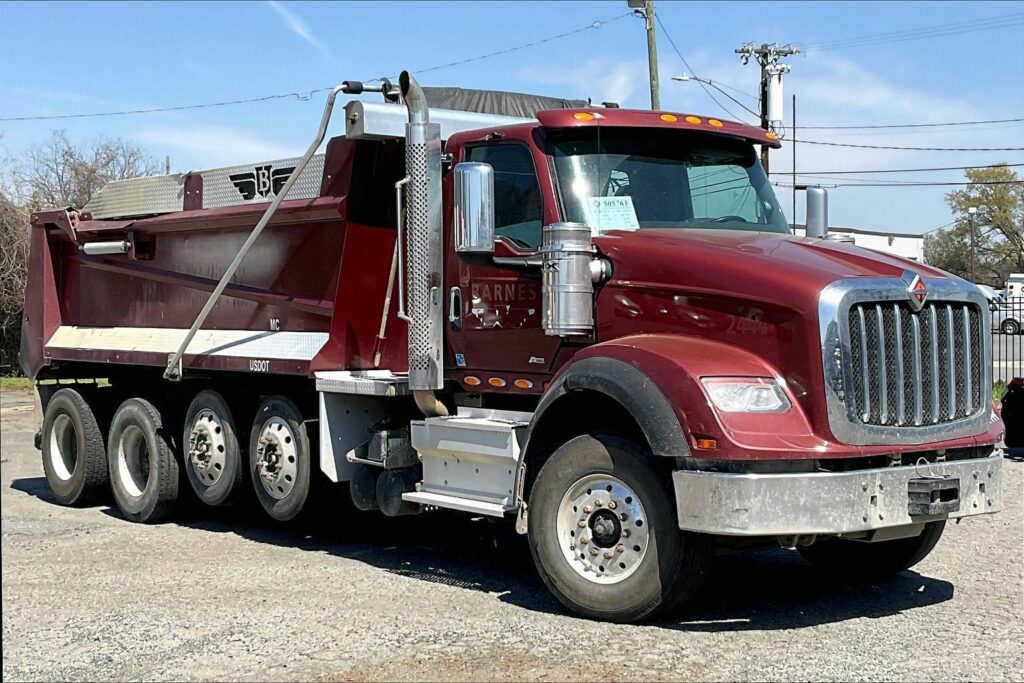 2024 INT HX620 Day Cab