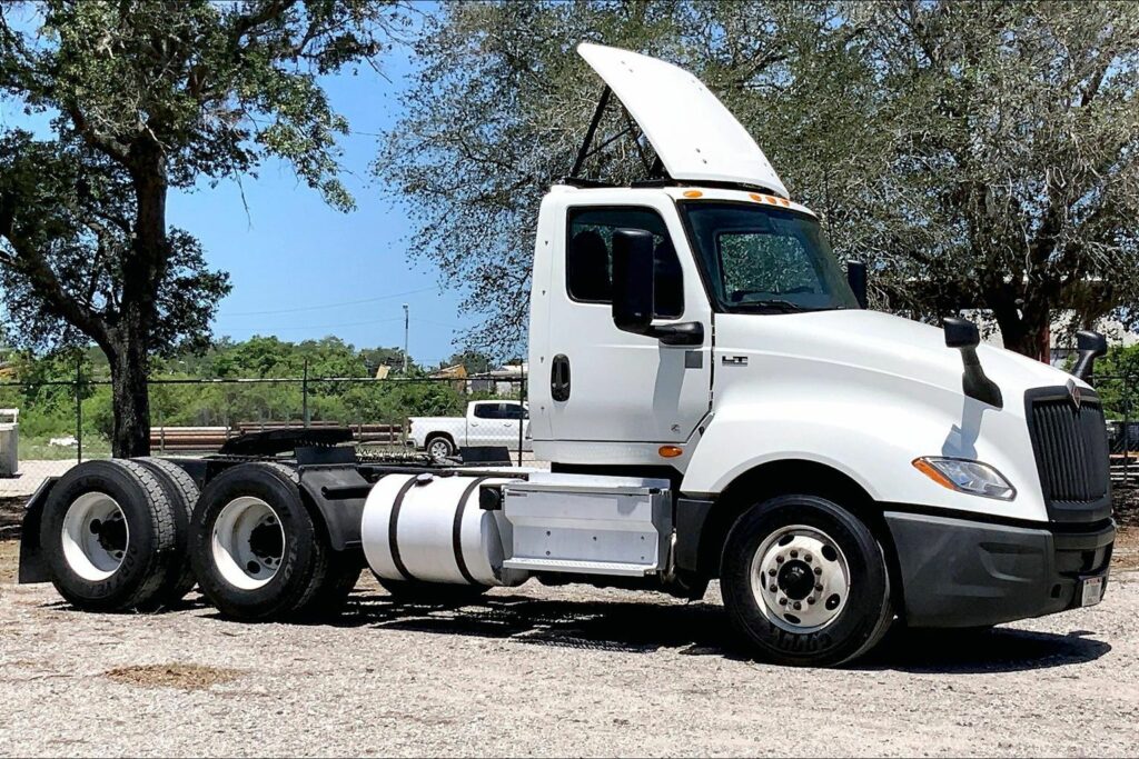 2021 CUM LT625 6×4 Day Cab