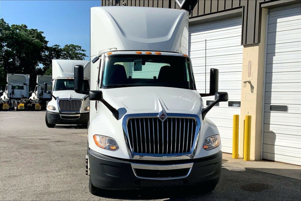 2021 CUM LT625 6×4 Day Cab