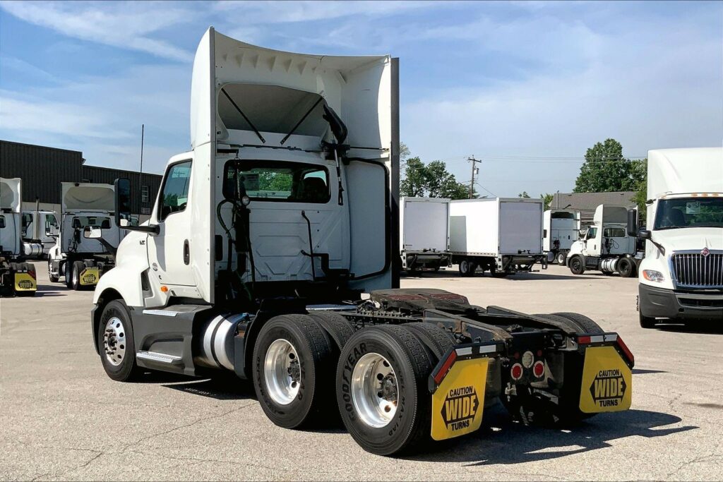 2021 CUM LT625 6×4 Day Cab