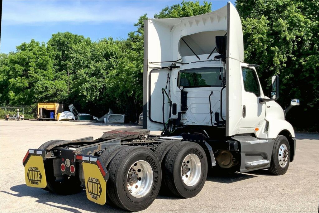 2021 CUM LT625 6×4 Day Cab