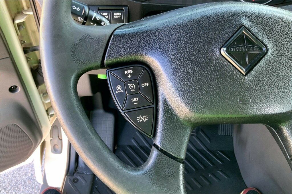2021 CUM LT625 6×4 Day Cab
