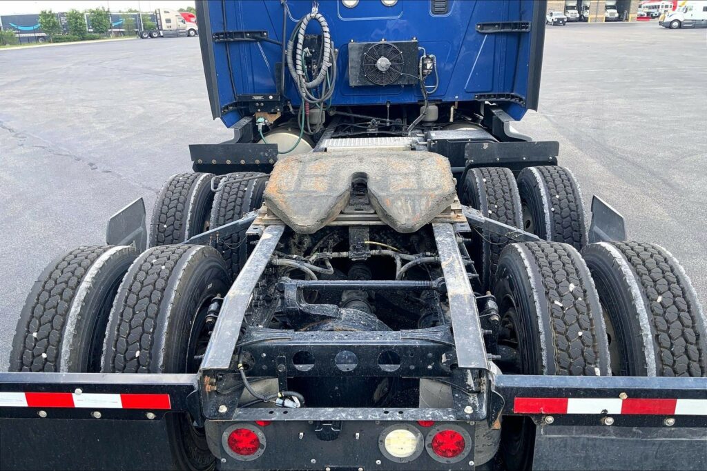 2022 CUM LT625 6×4 Sleeper
