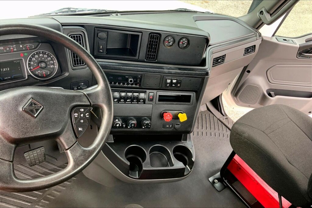2022 CUM LT625 6×4 Day Cab
