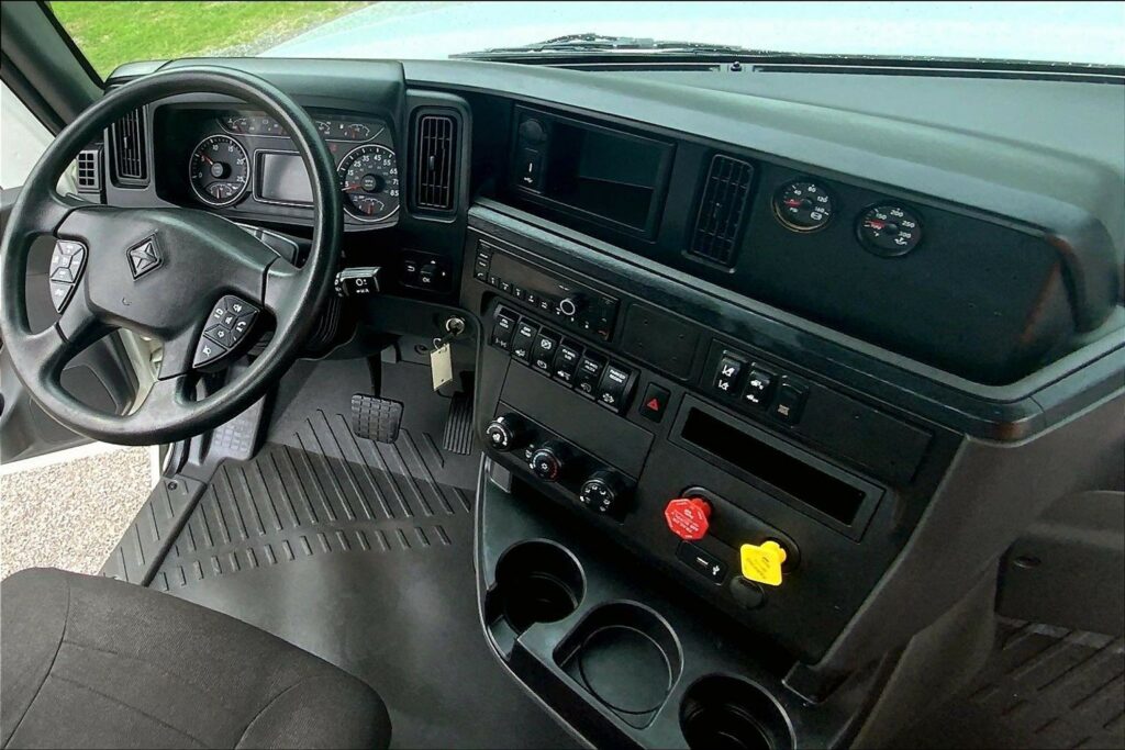 2022 CUM LT625 6×4 Day Cab