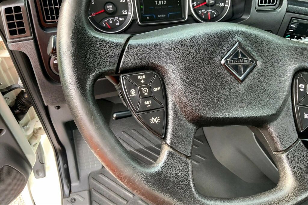 2022 CUM LT625 6×4 Day Cab