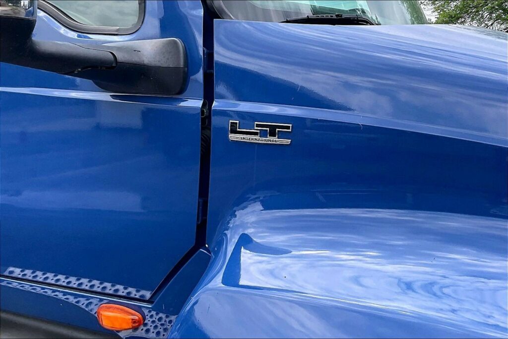 2022 CUM LT625 6×4 Sleeper