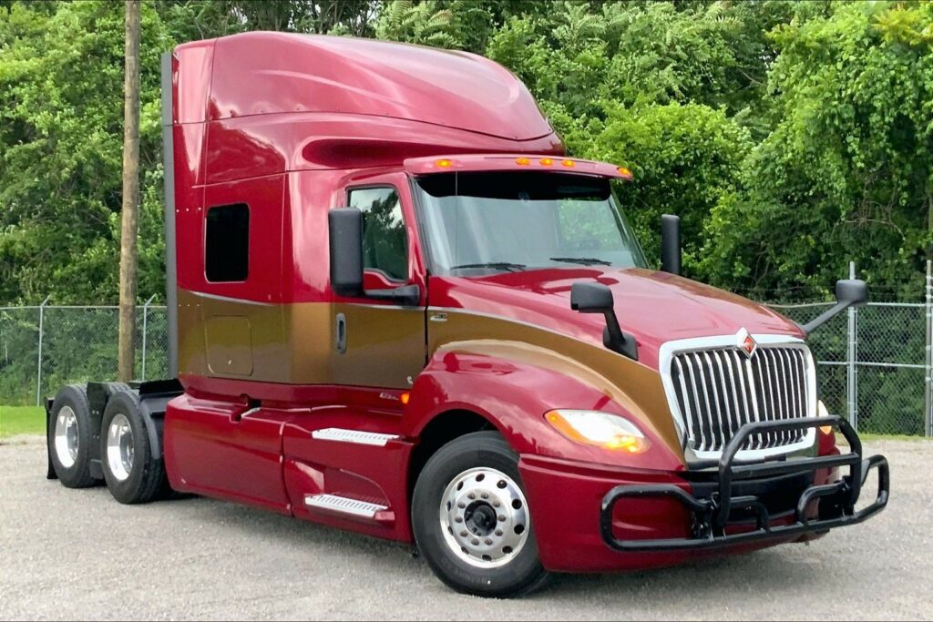 2020 CUM LT625 6×4 Sleeper