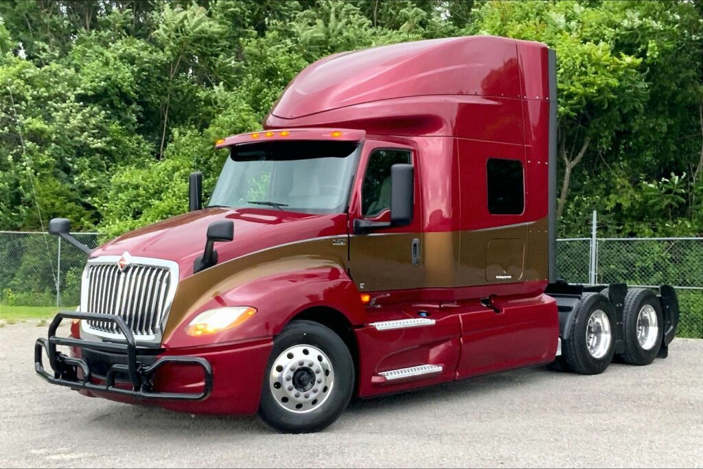 2020 CUM LT625 6×4 Sleeper