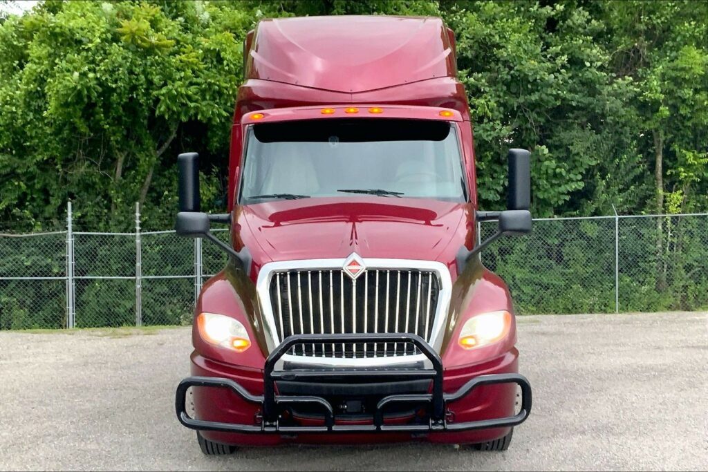 2020 CUM LT625 6×4 Sleeper