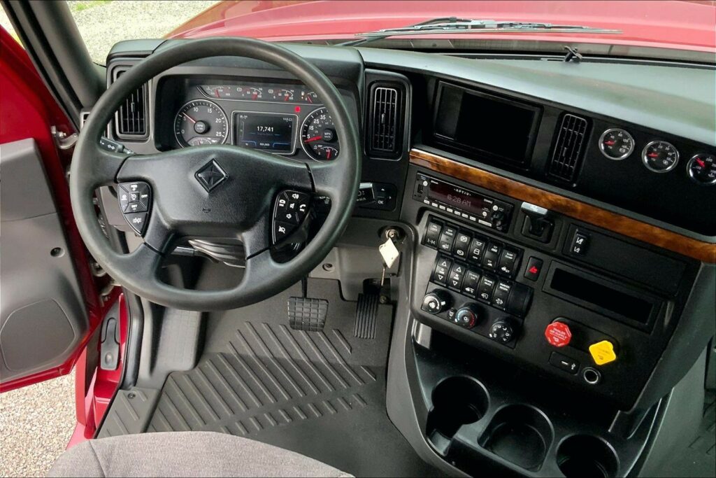 2020 CUM LT625 6×4 Sleeper