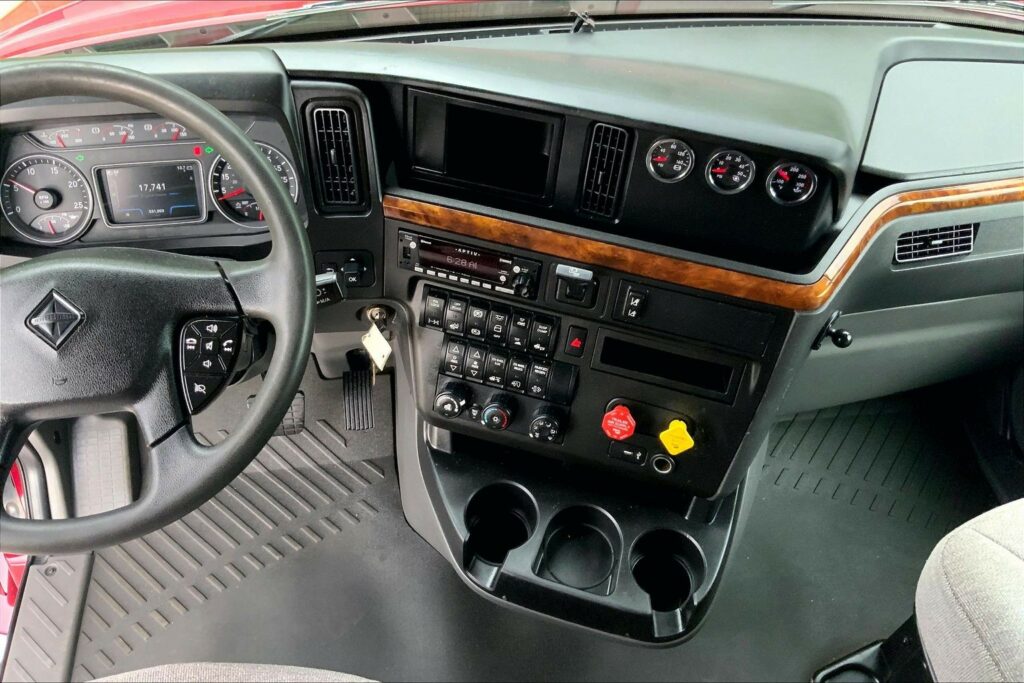 2020 CUM LT625 6×4 Sleeper