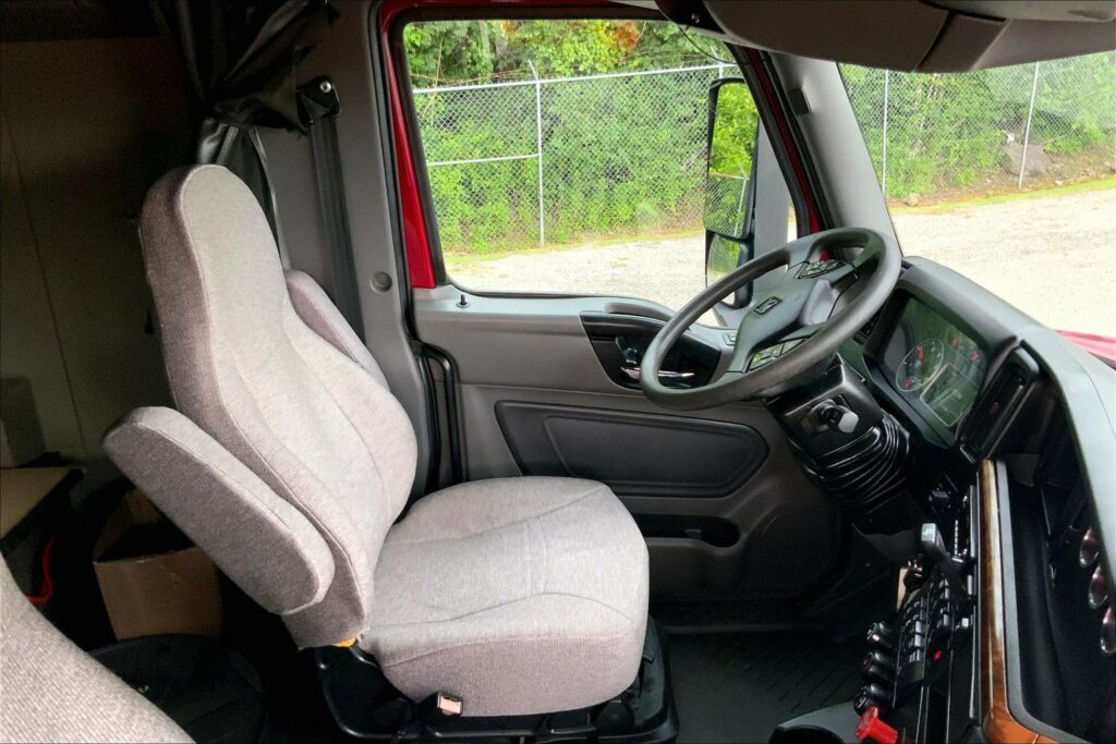 2020 CUM LT625 6×4 Sleeper