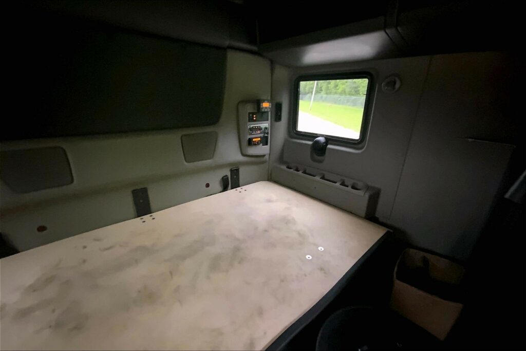 2020 CUM LT625 6×4 Sleeper