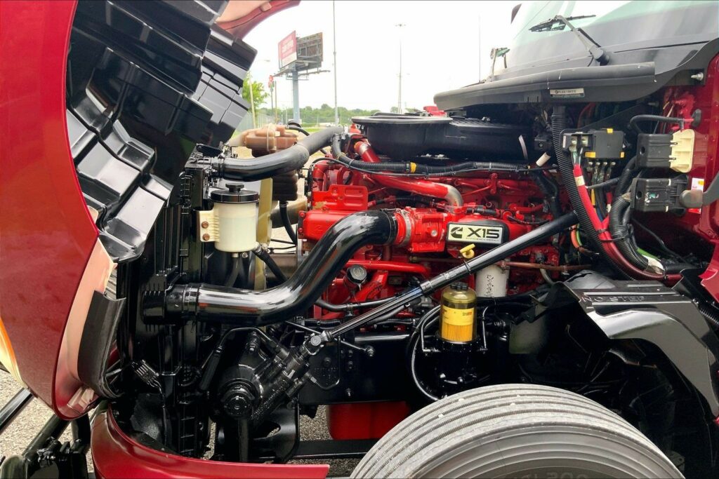 2020 CUM LT625 6×4 Sleeper