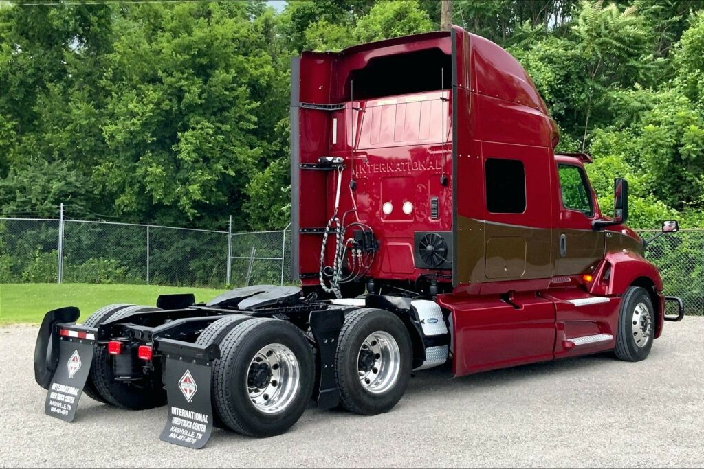 2020 CUM LT625 6×4 Sleeper