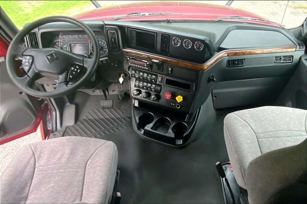 2020 CUM LT625 6×4 Sleeper