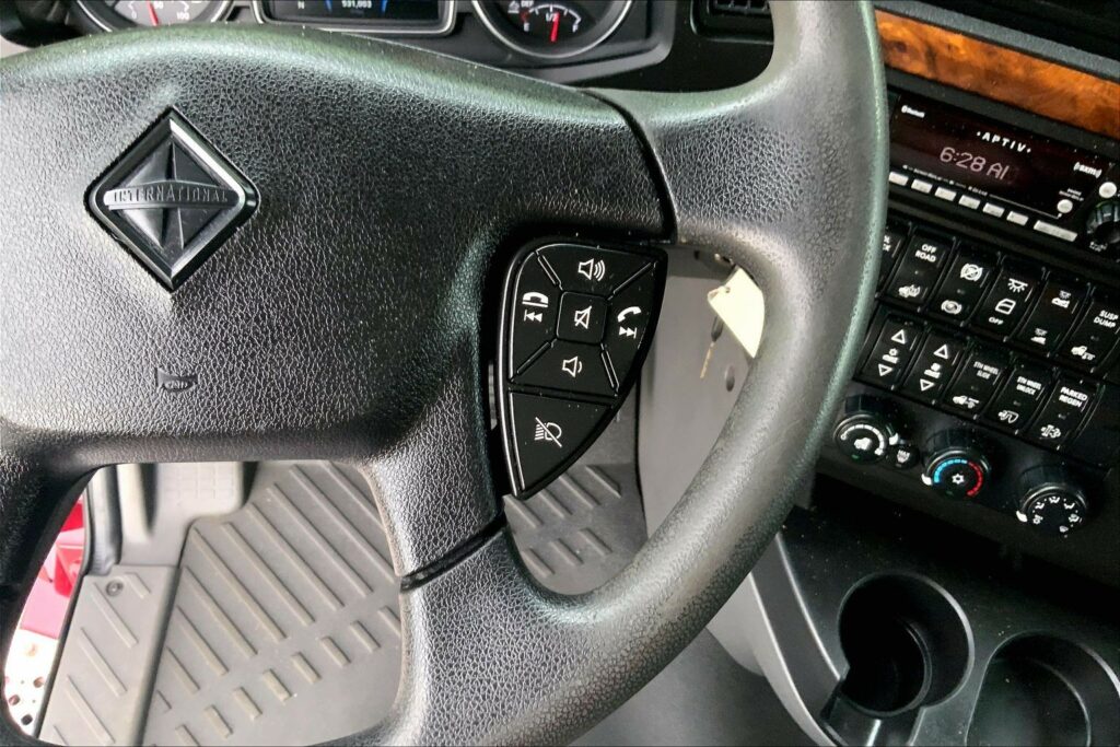 2020 CUM LT625 6×4 Sleeper