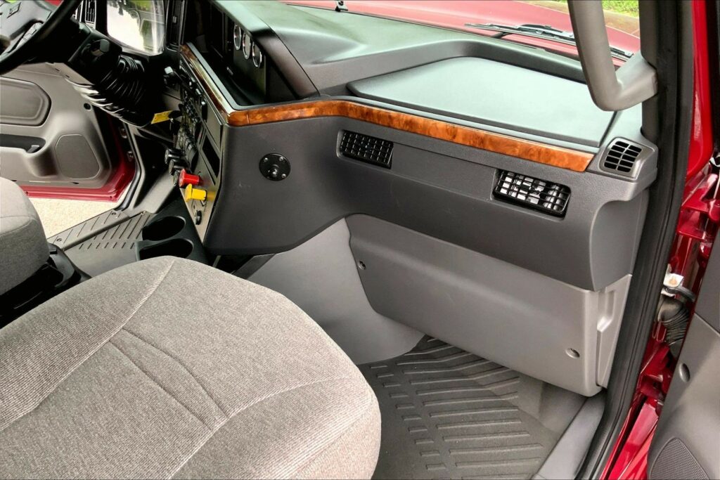 2020 CUM LT625 6×4 Sleeper