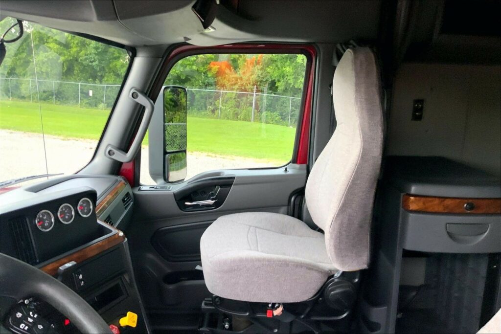 2020 CUM LT625 6×4 Sleeper