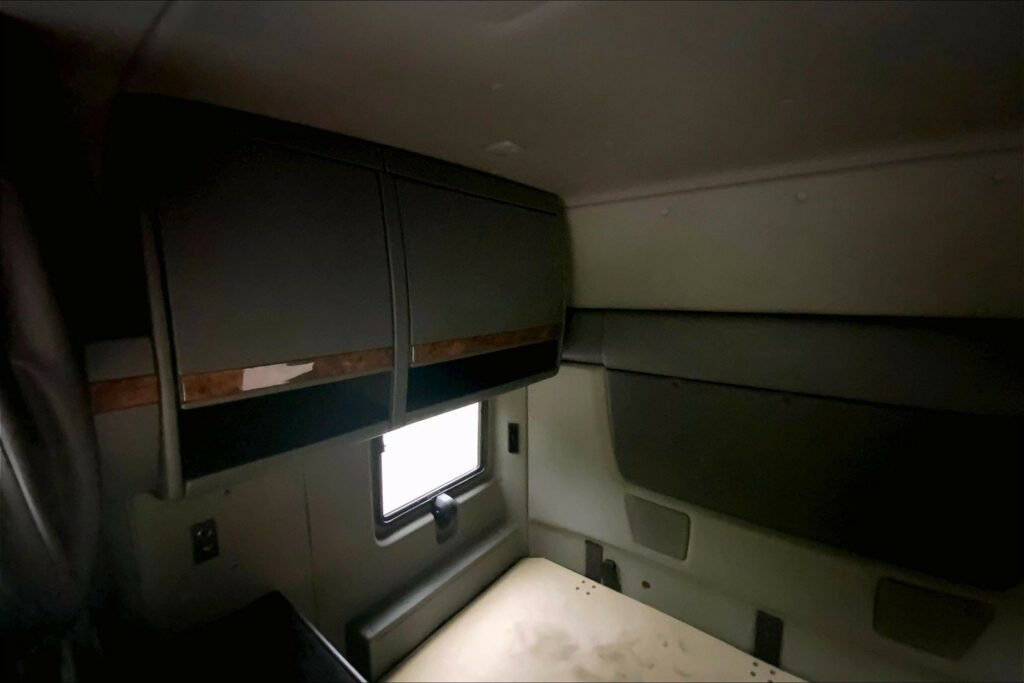 2020 CUM LT625 6×4 Sleeper