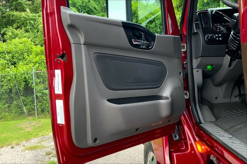2020 CUM LT625 6×4 Sleeper