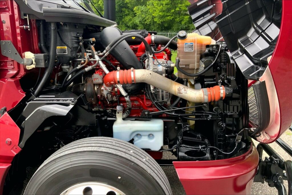 2020 CUM LT625 6×4 Sleeper