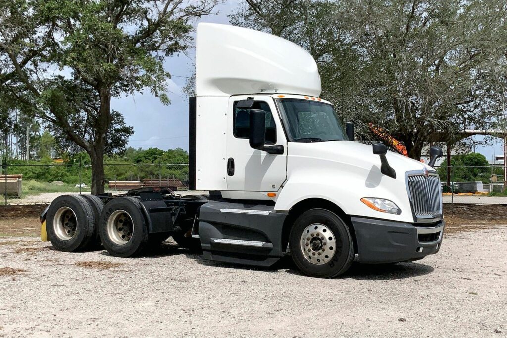 2021 CUM LT625 6×4 Day Cab