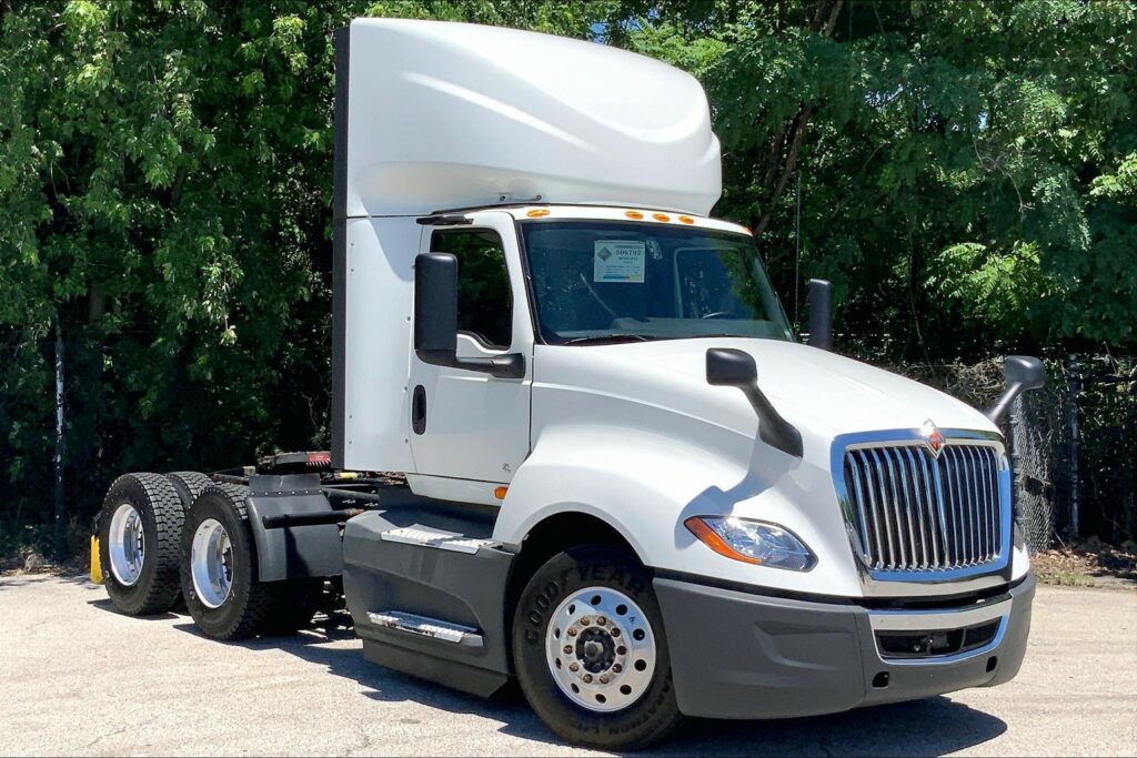 2021 CUM LT625 6×4 Day Cab