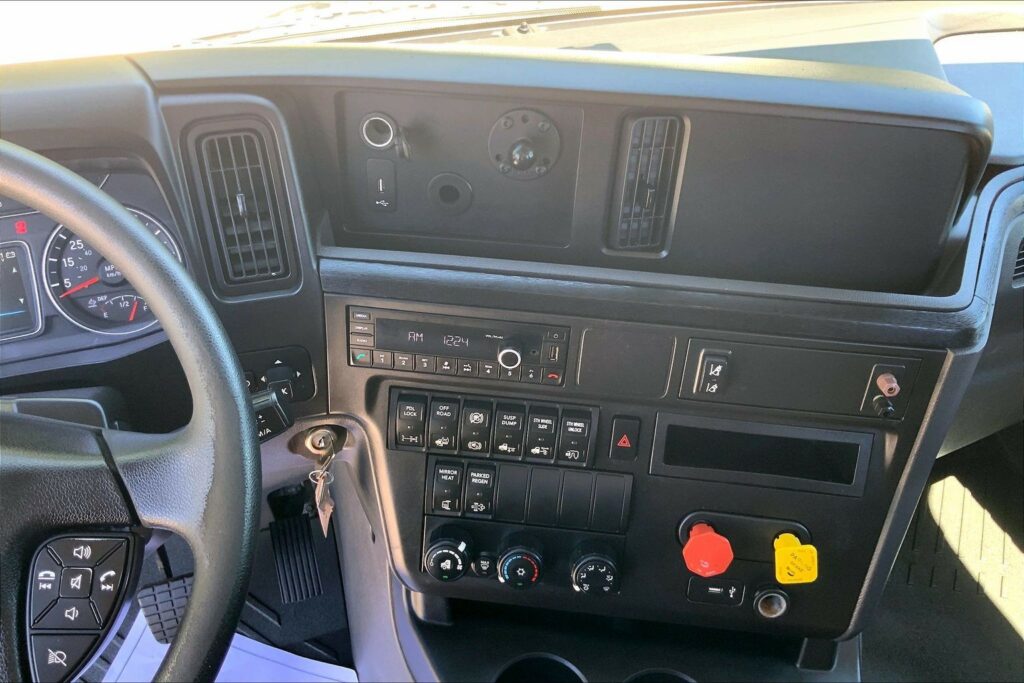 2021 CUM LT625 6×4 Day Cab